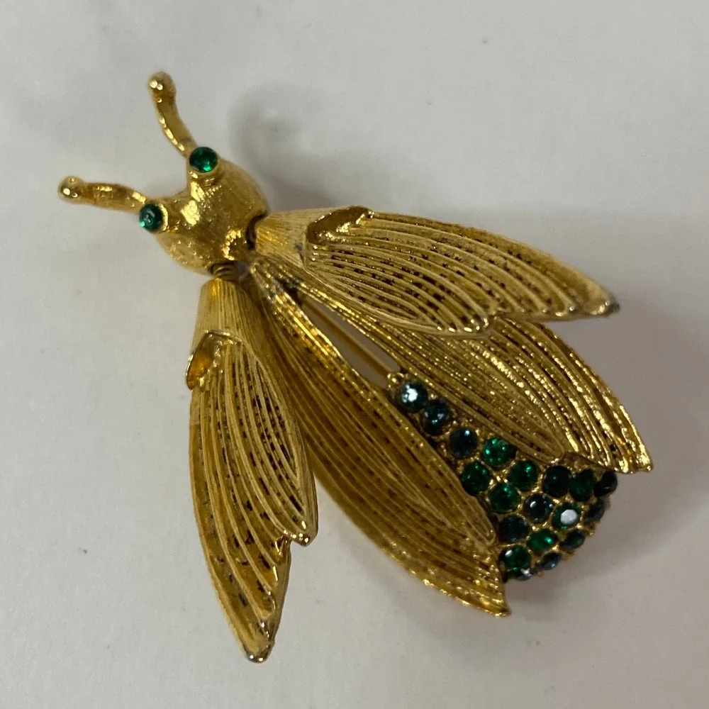 Vintage Gold Tone En Tremblant Bee Brooch Green Blue Rhinestone Movable Wing Pin